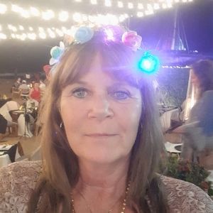 Meet your Posher, Carey